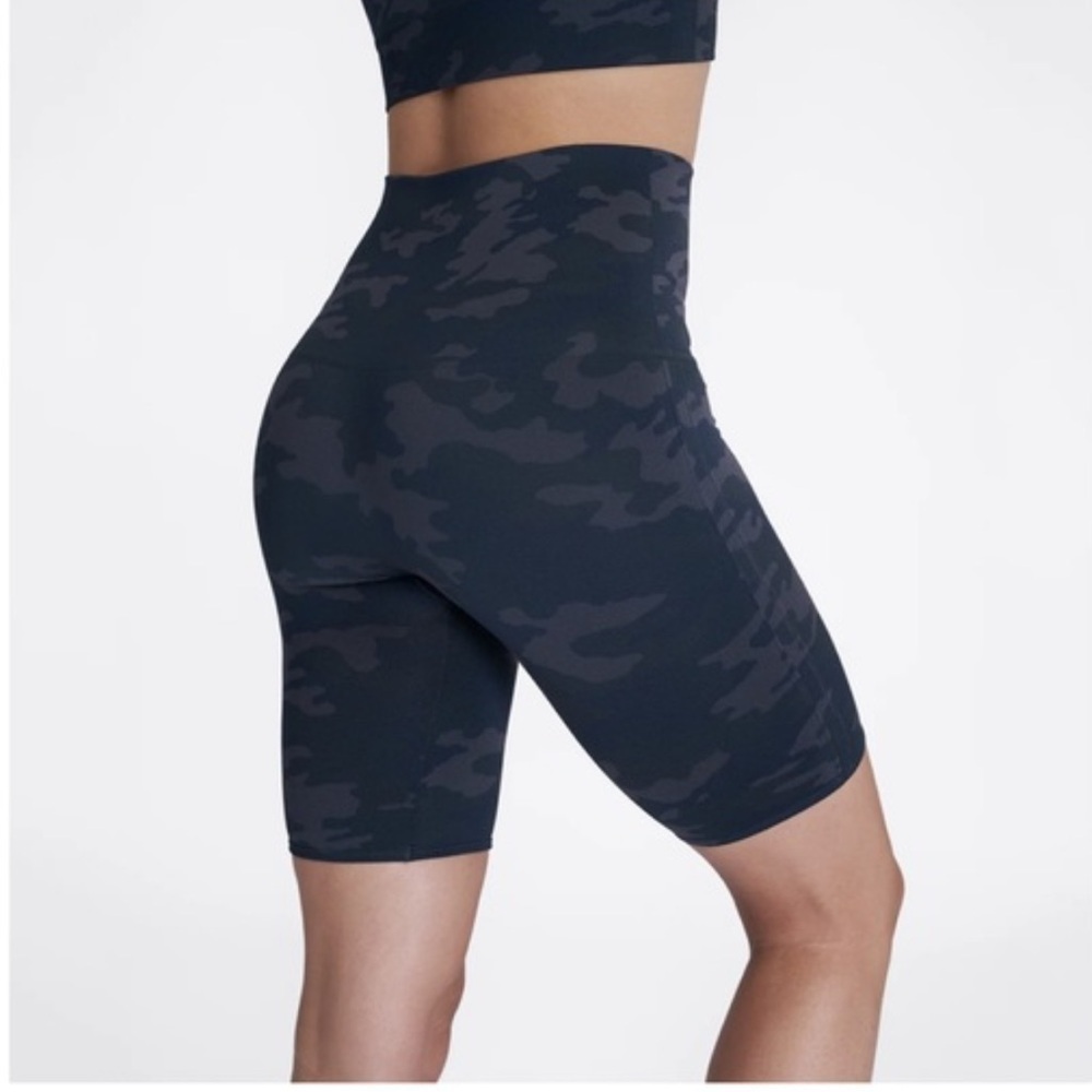 Spanx Look At Me Now Bike Shorts Camo Black Gray Womens Size Small